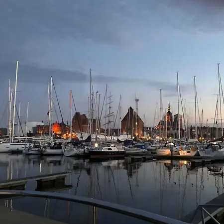 Explorer Botel *