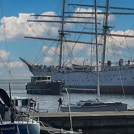 Explorer *