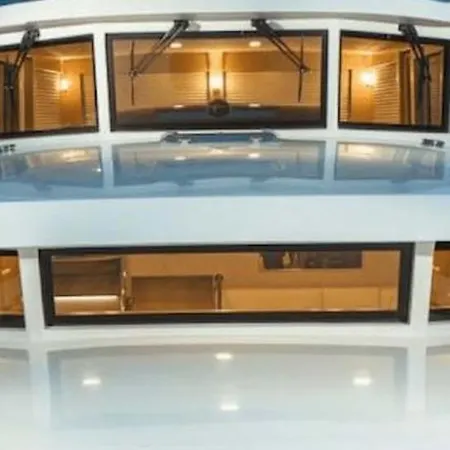 Explorer Botel *