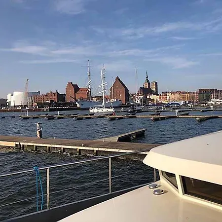 Botel Explorer *